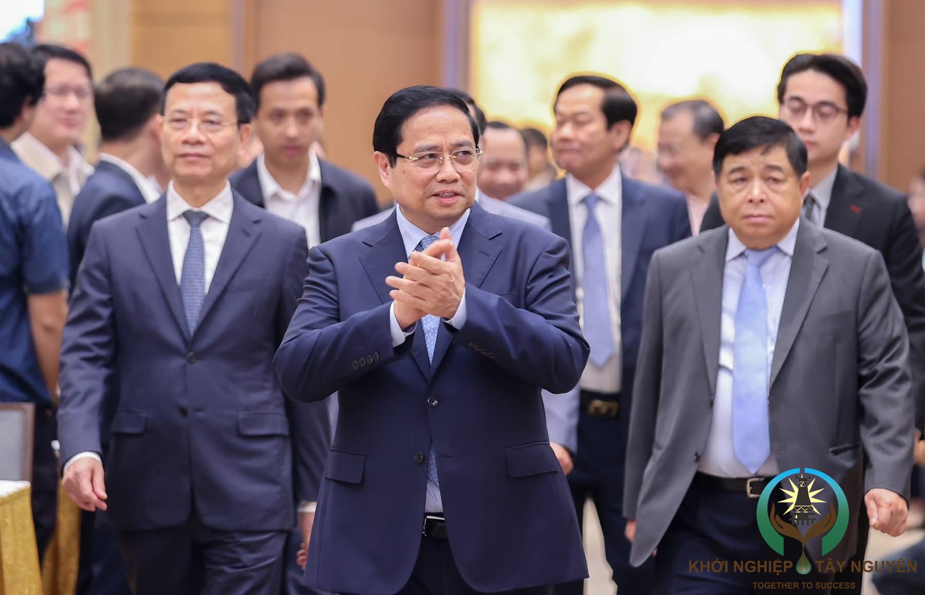 Thủ tướng Phạm Minh Chính cùng các lãnh đạo trung ương tham dự Diễn đàn quốc gia phát triển Kinh tế số và Xã hội số lần thứ 3